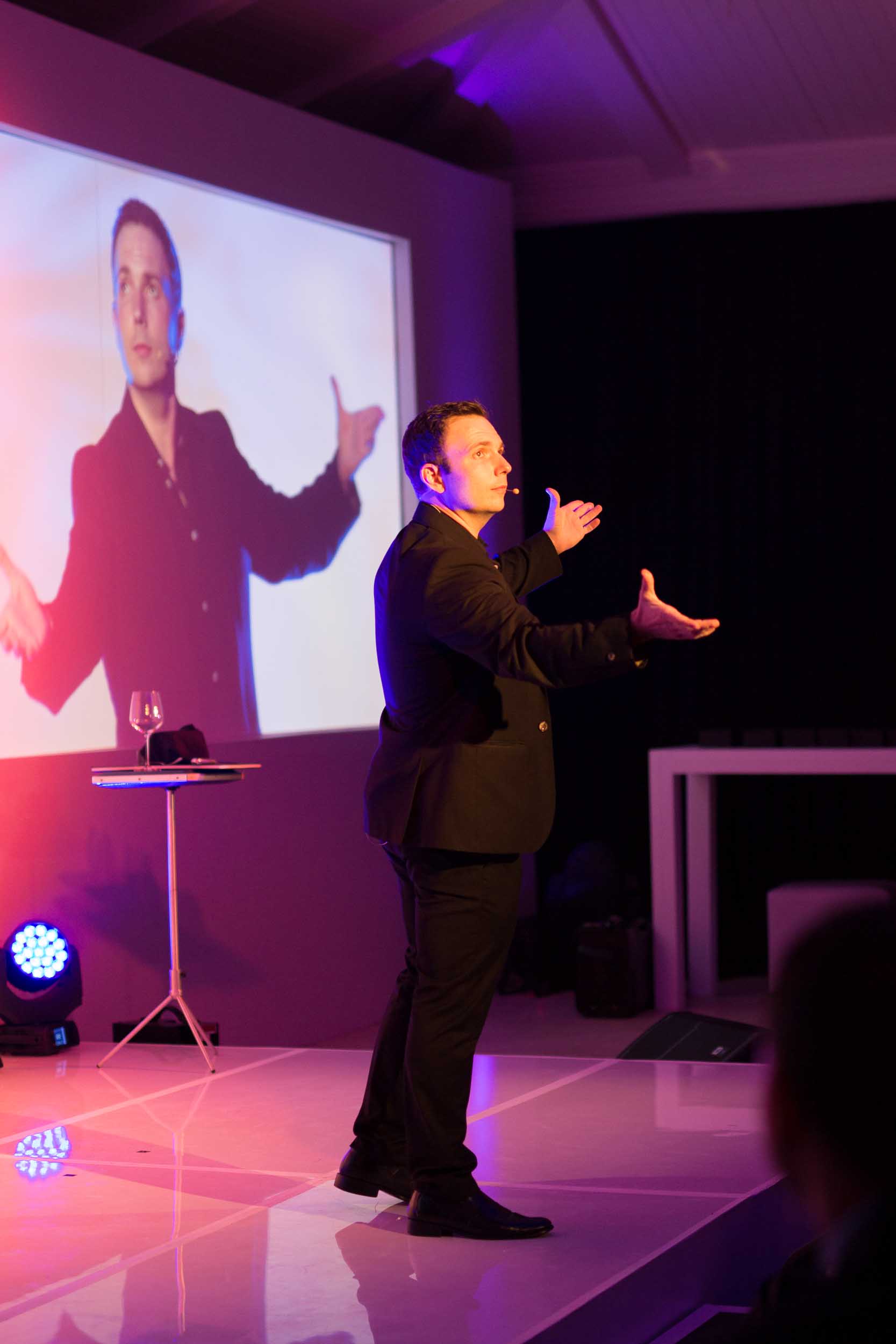 Magician & Mentalist Larry Soffer